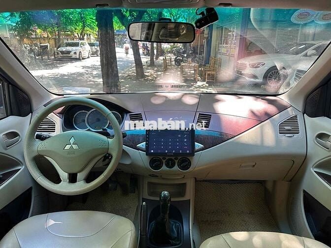 mitsubishi Zinger 2009 2.4MT Đen 7 Chỗ Siêu Mới