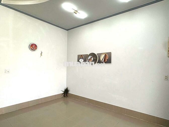 CHO THUÊ NHÀ TRỆT CẠNH CHỢ BÀ BỘ SẴN MÁY LẠNH GIÁ 6TR/THÁNG