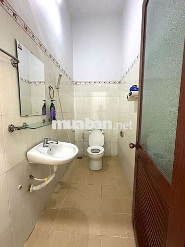 CHO THUÊ NHÀ TRỆT CẠNH CHỢ BÀ BỘ SẴN MÁY LẠNH GIÁ 6TR/THÁNG
