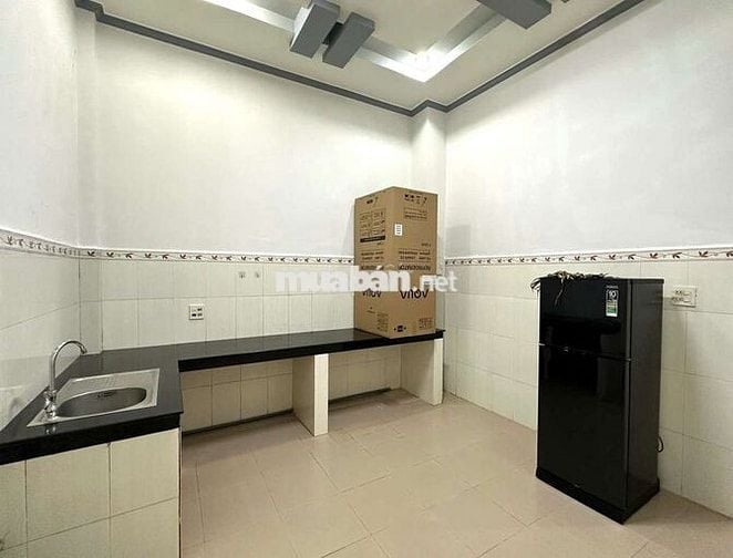 CHO THUÊ NHÀ TRỆT CẠNH CHỢ BÀ BỘ SẴN MÁY LẠNH GIÁ 6TR/THÁNG