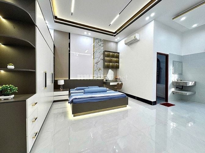 Bán Nhà Mặt Tiền Vạn Hạnh, Quận 10 Kinh Doanh Tốt, Giá Cực Tốt!