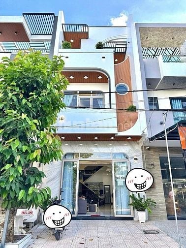 Bán Nhà Mặt Tiền Vạn Hạnh, Quận 10 Kinh Doanh Tốt, Giá Cực Tốt!