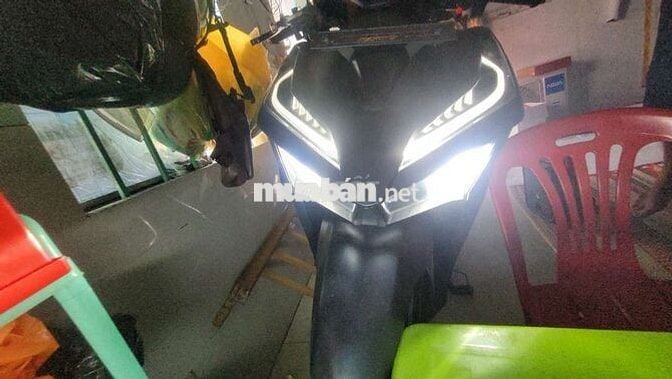 cần bán xe vario nhà ít sài. còn ngon mạnh.