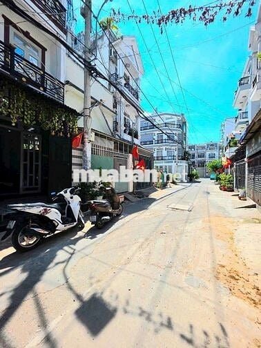 Chính chủ, nhà 3 lầu còn mới, 4 PN, Hẻm xe tải