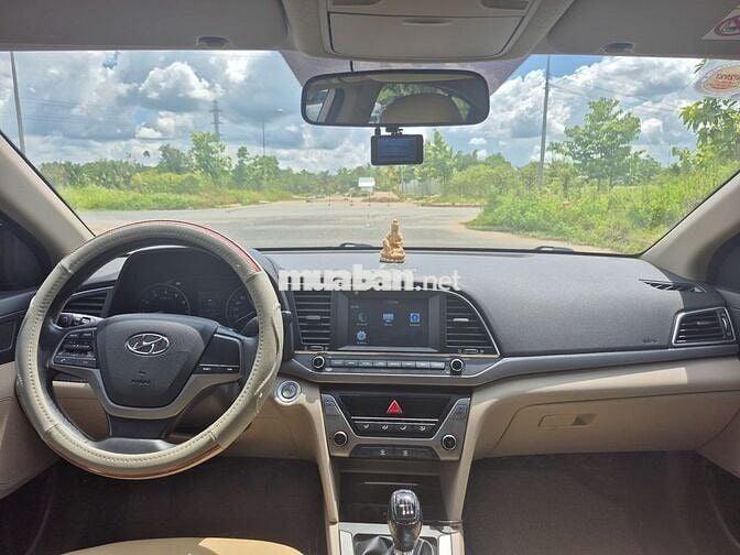 Hyundai Elentra số sàn 2019 - phân khúc C