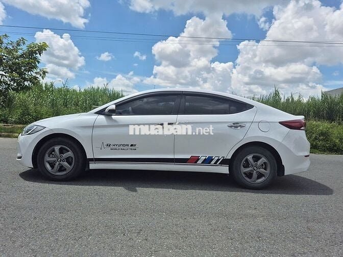 Hyundai Elentra số sàn 2019 - phân khúc C