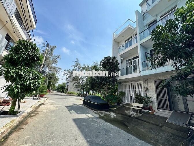 Bán nhà 2 lầu sân thượng Lô nhi kế căn Góc, đường 8m sát  Khuôn Viên