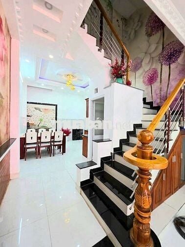 Chính chủ, nhà 3 lầu còn mới, 4 PN, Hẻm xe tải