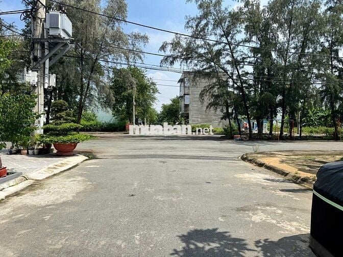 Bán nhà 2 lầu sân thượng Lô nhi kế căn Góc, đường 8m sát  Khuôn Viên