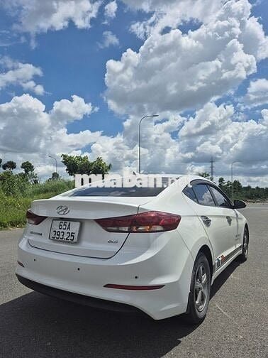 Hyundai Elentra số sàn 2019 - phân khúc C