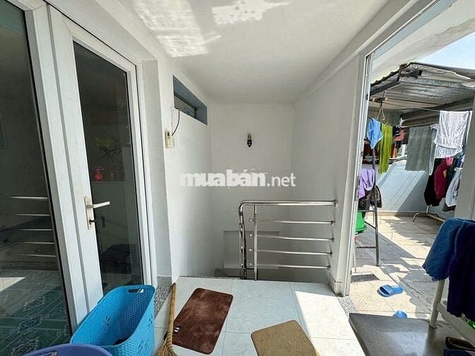 Bán nhà 2 lầu sân thượng Lô nhi kế căn Góc, đường 8m sát  Khuôn Viên