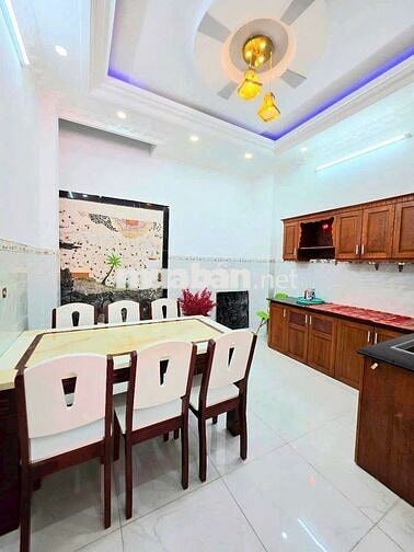 Chính chủ, nhà 3 lầu còn mới, 4 PN, Hẻm xe tải