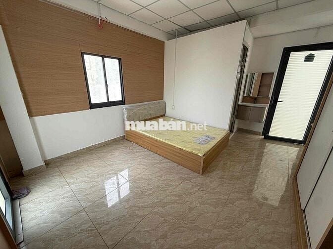 PHÒNG BAN CÔNG NGAY TRÊN PHẠM VĂN ĐỒNG - SÁT GIGAMALL - CẦU BÌNH LỢI