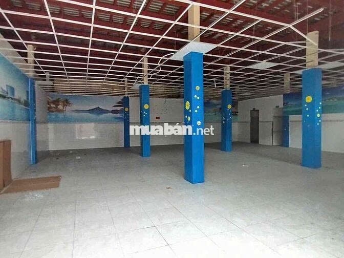 Cho thuê 3000m2 nguyên khu góc 3 Mặt tiền đường Hoàng Việt.