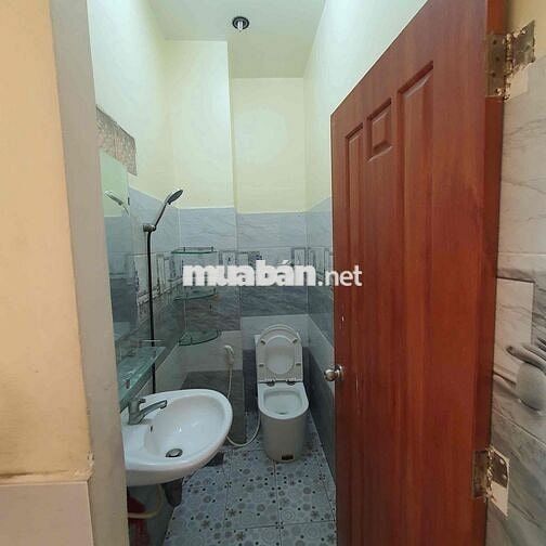 Hẻm Xe Tải Tránh Nhau Đường Lạc Long Quân, 2 Lầu 4PN