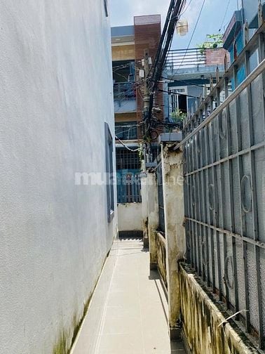 bán nhà DT 5m x 16m = Cn 80m2 giá rẻ chỉ 6 tỷ 9 tL, hẻm ô tô xe hơi