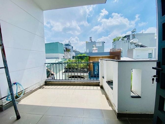 bán nhà DT 5m x 16m = Cn 80m2 giá rẻ chỉ 6 tỷ 9 tL, hẻm ô tô xe hơi