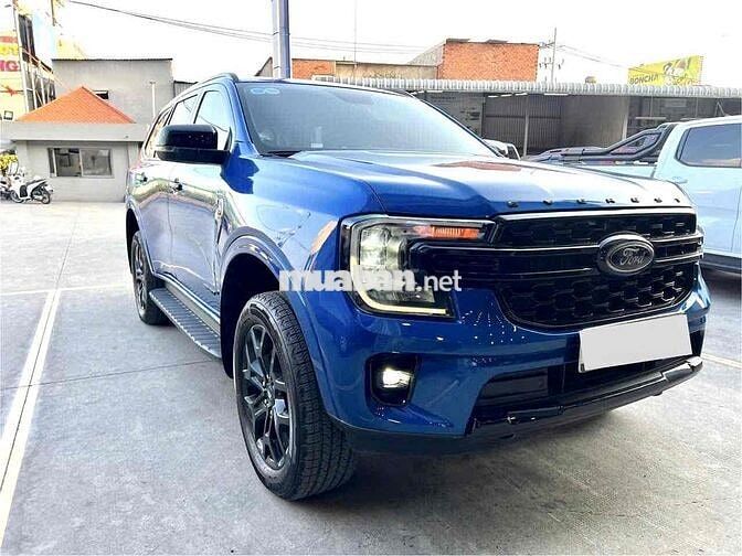 Ford Everest 2023 Sport  màu xanh hiếm, ht góp