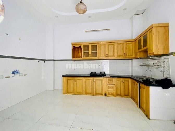 bán nhà DT 5m x 16m = Cn 80m2 giá rẻ chỉ 6 tỷ 9 tL, hẻm ô tô xe hơi