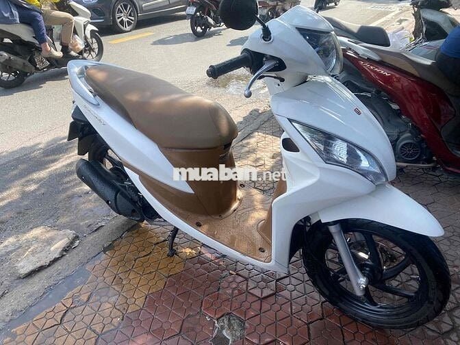Xe Vision trắng mới tinh