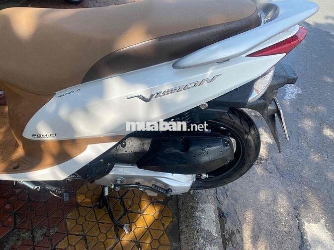 Xe Vision trắng mới tinh