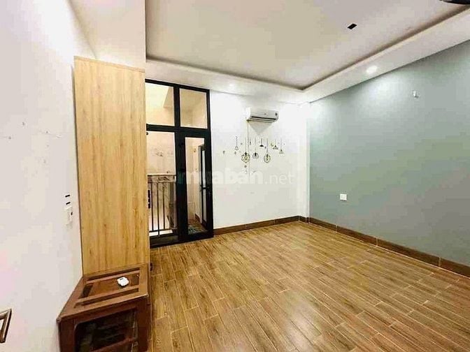 Đường quy hoạch 5m có vỉa, nhà 3 tầng 3 P.Ngủ, 4 WC. Giá 8 tỷ có TL.