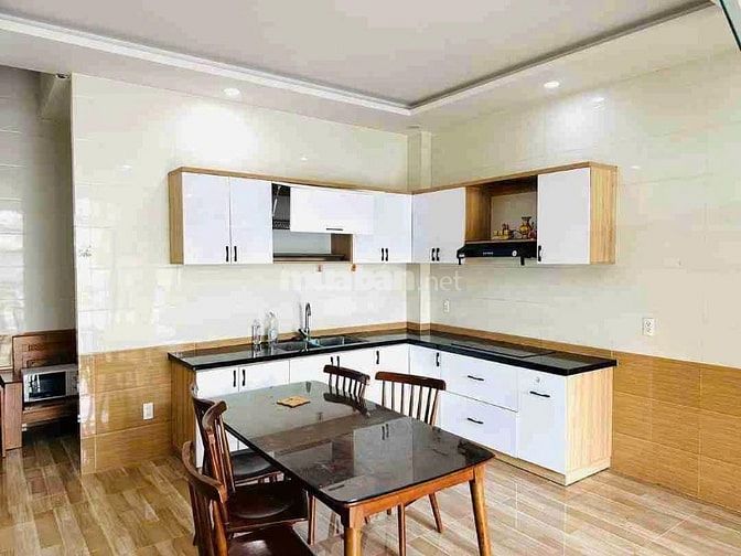 Đường quy hoạch 5m có vỉa, nhà 3 tầng 3 P.Ngủ, 4 WC. Giá 8 tỷ có TL.