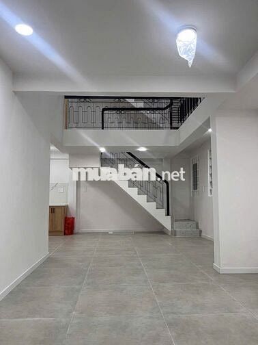 Cho Thuê Nhà Sát Mặt Đường Lê Quang Định, 3PN 3WC Mới Sạch Sẽ
