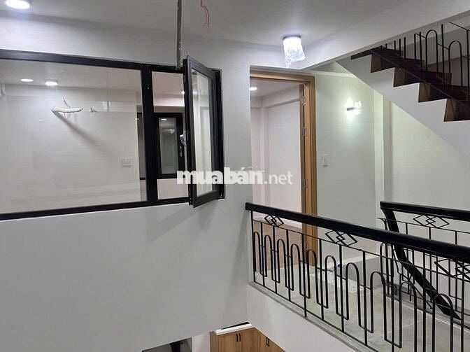 Cho Thuê Nhà Sát Mặt Đường Lê Quang Định, 3PN 3WC Mới Sạch Sẽ