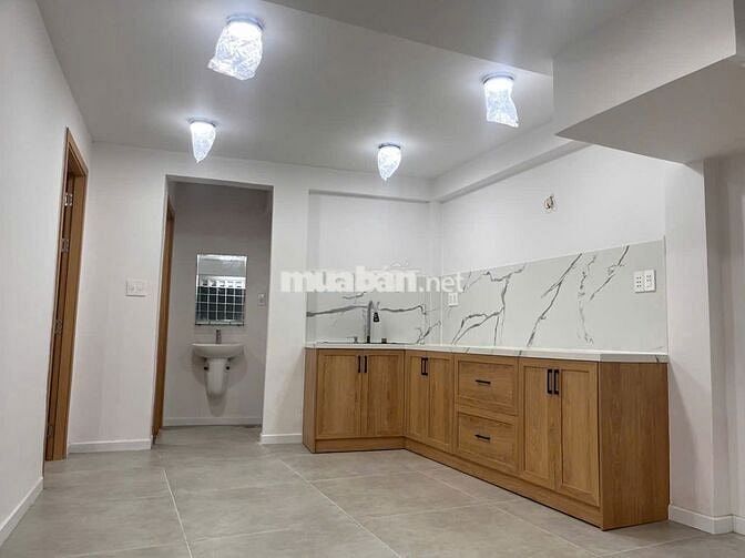 Cho Thuê Nhà Sát Mặt Đường Lê Quang Định, 3PN 3WC Mới Sạch Sẽ