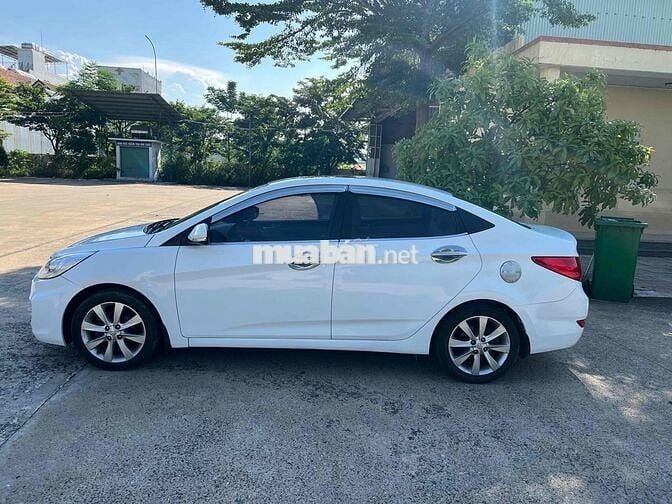 Hyundai Accent 2015 1.4 AT - 9124 km