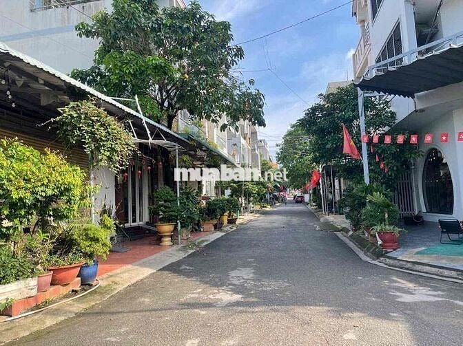 Bán đất Kp2 đối diện chợ  ngay công viên sổ riêng giá rẻ thương lương
