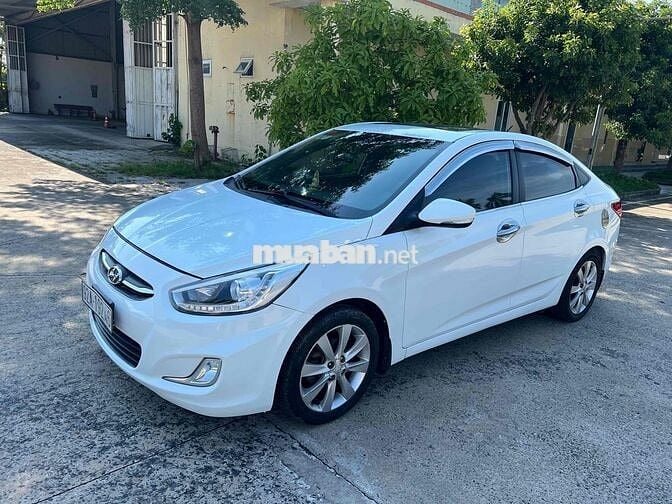 Hyundai Accent 2015 1.4 AT - 9124 km