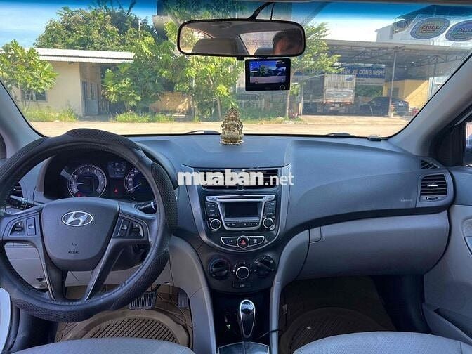 Hyundai Accent 2015 1.4 AT - 9124 km