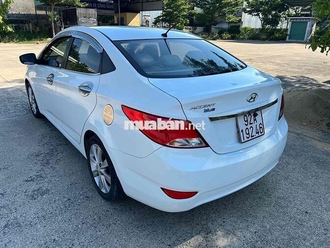 Hyundai Accent 2015 1.4 AT - 9124 km