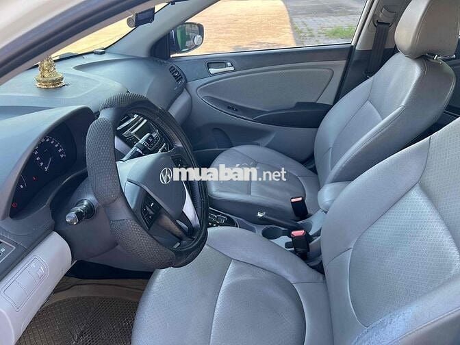 Hyundai Accent 2015 1.4 AT - 9124 km