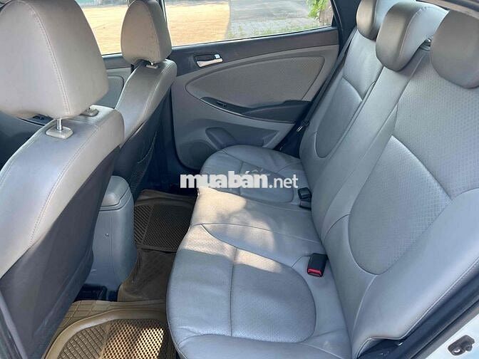 Hyundai Accent 2015 1.4 AT - 9124 km