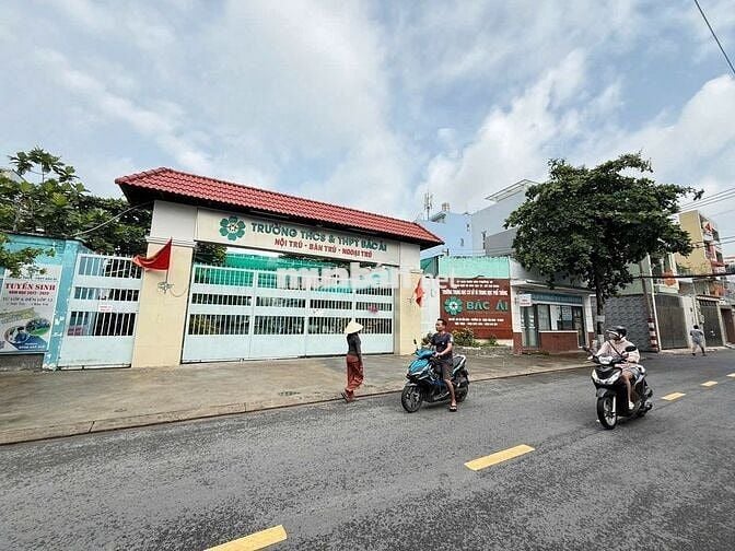 Bán 2 lô đất tiện xây mới làm CHDV , vị trí đẹp tiện kinh doanh