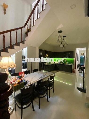 bán nhà 3 tầng Mt Nguyễn Đăng Đạo DT 94m2 chỉ 8ty4