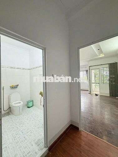 Cho thuê nhà mặt tiền đsố 30 kdc công ty 8 gần cây xăng giá 8,5 triệu