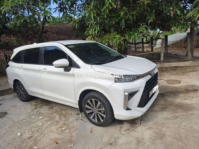 AVANZA Premio 2022 MT - 83000 km
