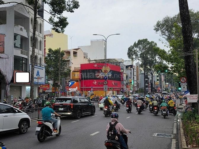 Cho thuê nhà mặt tiền đường 3/2, P.10, Q.10 giá 90tr