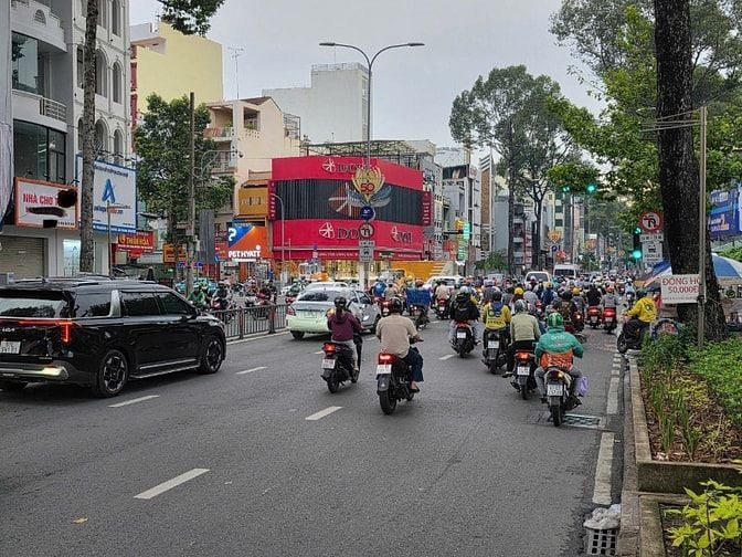 Cho thuê nhà mặt tiền đường 3/2, P.10, Q.10 giá 90tr