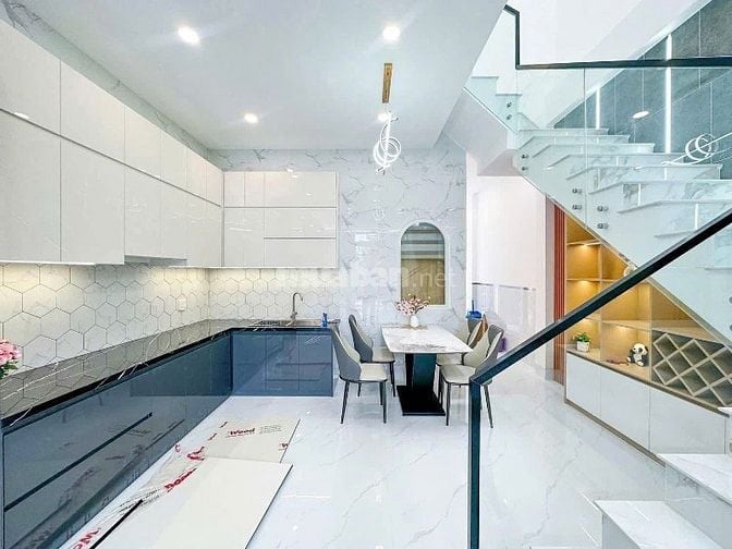 Bán nhà ngay Phan Chu Trinh, Bình Thạnh.Giá: 2 tỷ 510tr/75m2, sổ riêng