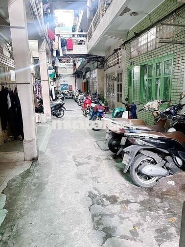 Nhà trung tâm quận 1 . Giấy chính chủ . Còn Tl