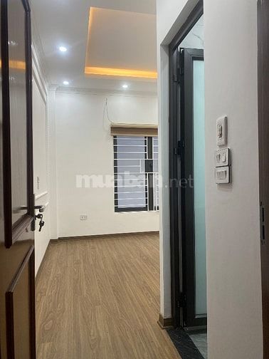 Bán nhà riêng 71m2, 17,6 tỷ Lĩnh Nam, nhà mới xây thang máy. Hoàng Mai