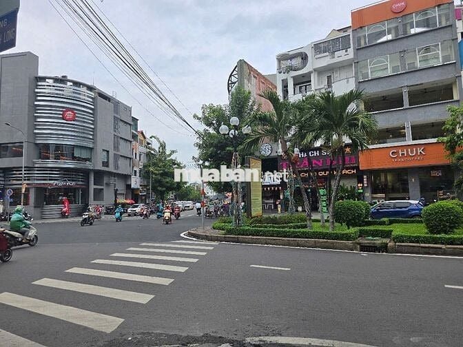 TÒA NHÀ MT PHAN XÍCH LONG - 8x15 - HẦM 5 TẦNG ( THANG MÁY )