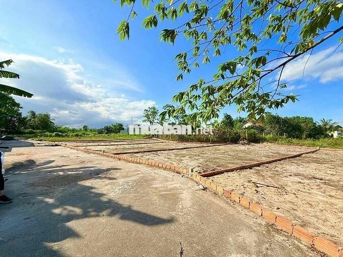 Bán đất thôn 5 hoà tiến diện tích 120m2 gần ubx hoà tiến giá 8xx triệu