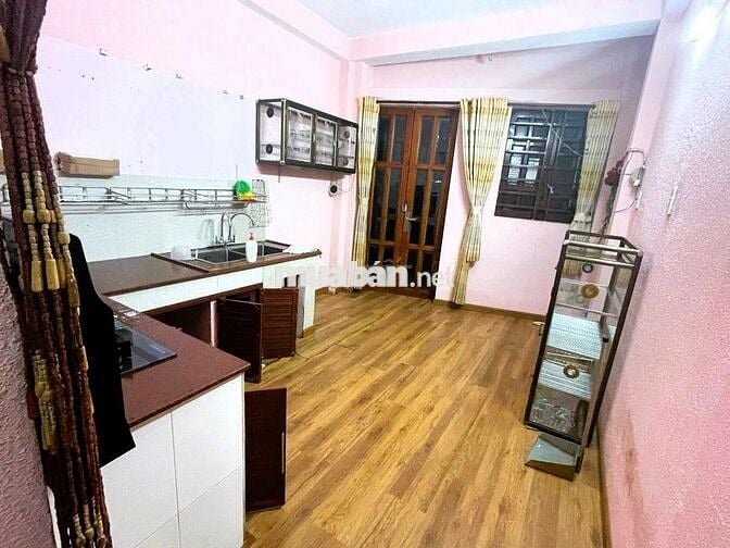 Nhà nguyên căn mặt tiền p.Linh Trung 2pn có nội thất tiện nghi