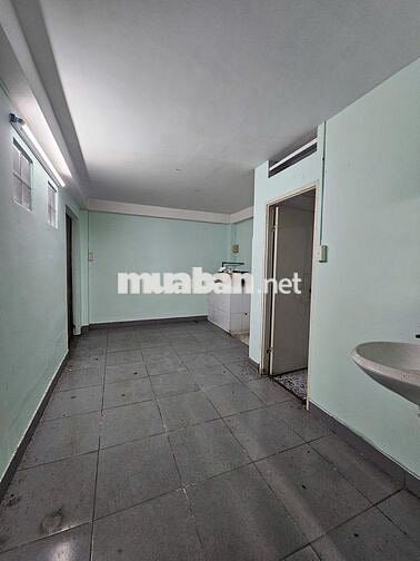 Cho thuê nhà mặt tiền đường 3/2, P.12, Q.10 giá 20tr